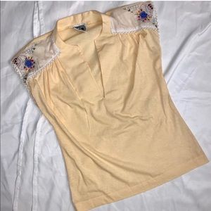 🌸💛 1970s Vintage Embroidered Top
